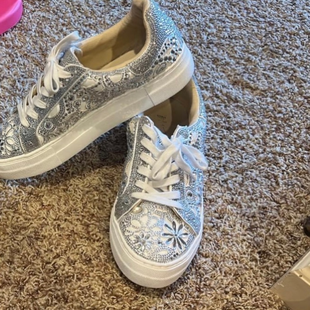 Betsy Johnston slip on sneakers